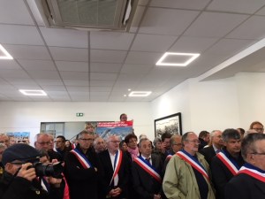 Jean Michel Blanquer interpellé par des élus lors de son passage à Saint Cyprien