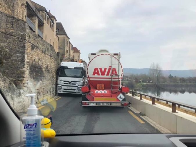croisement impossible de camions dans Beynac